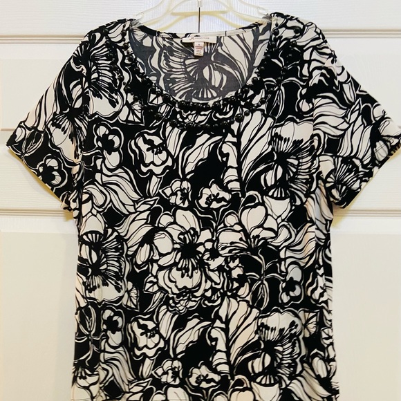 JM Collection Tops - XL BEADED NECKLINE FLORAL TOP-CUTE FROM MACYS